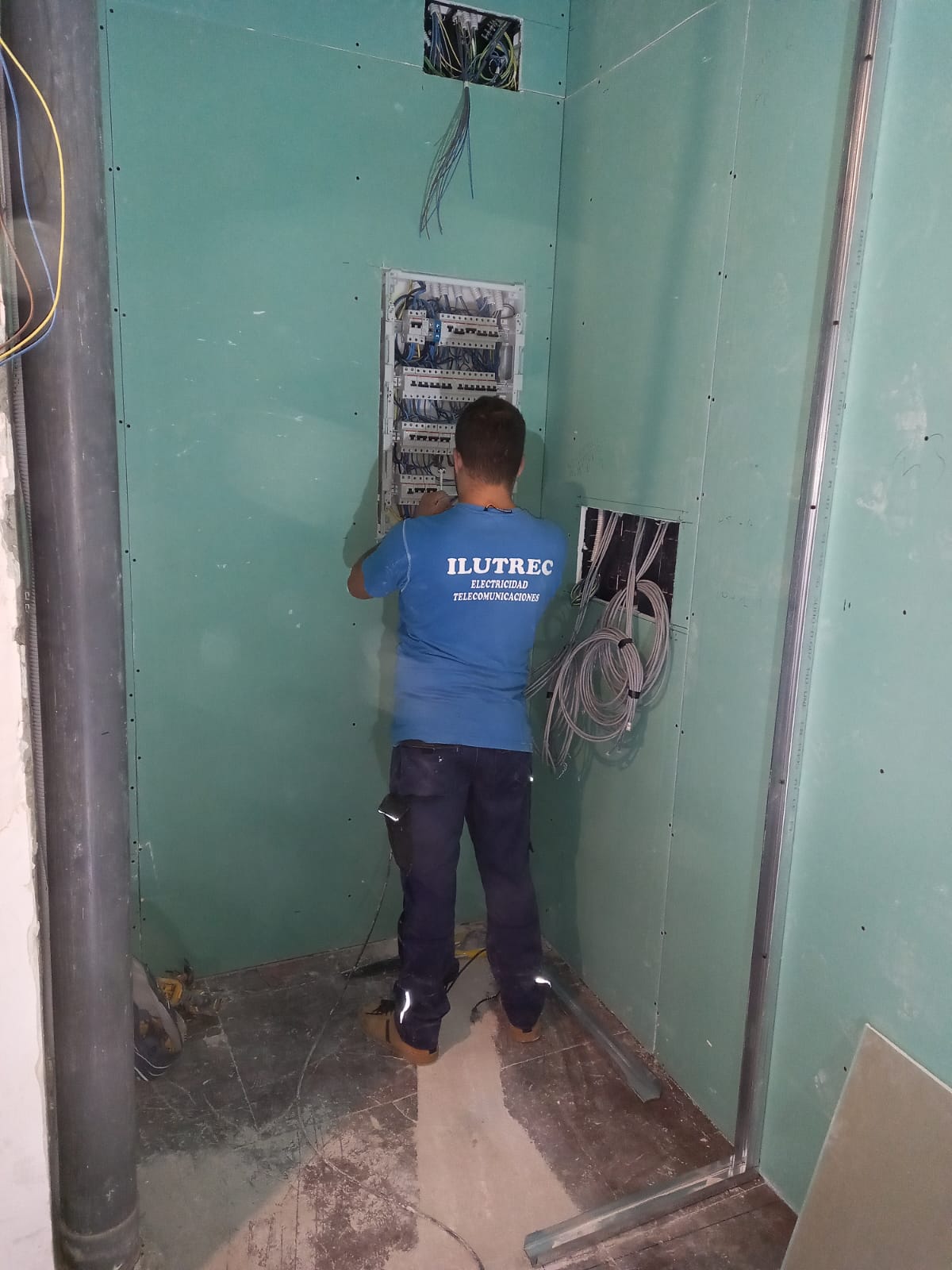 Electricista económico para mantenimiento industrial en Ceuta